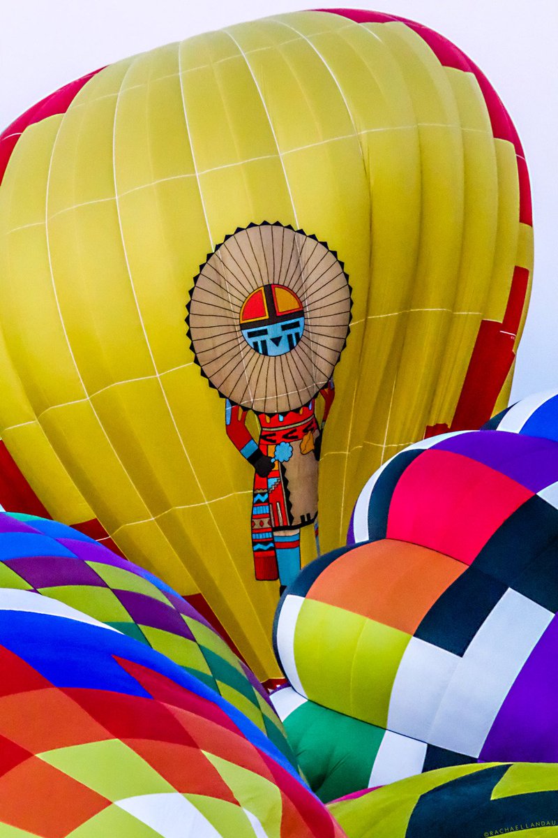 snapmammas's tweet photo. #Beautiful #color explosion. #AIBF #ABQ #hotairballoons #teamcanon #canonataibf #eventphotog https://t.co/84o9WbuVAD https://t.co/fAWdQlYZCT