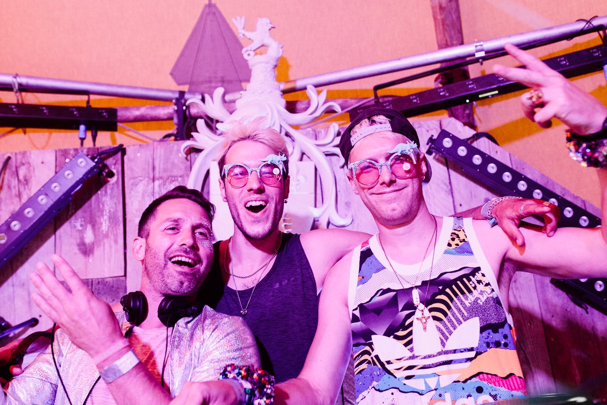 Had a blast with these lot #TBT this year at <a href="/WildernessHQ/">Wilderness</a> @aynhoebackstage <a href="/aynhoepark/">AYNHOE PARK</a> <a href="/Weaver_Bros/">Weaver Bros.</a> truly unforgettable #aynhoepark #aynhoebackstage #wildernessfestival #party #festival #thursdaythoughts #dj #djlife #music #greatnight #disco #house #pop