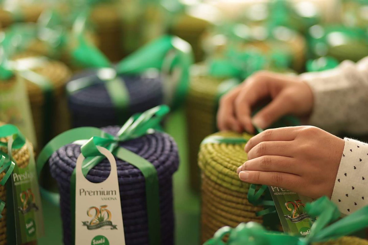 Homeopharma_mg's tweet photo. A l'instant, zoom sur un grand succès : les Coffrets cadeaux HOMEOPHARMA , pensez-y!

#gift #plaisirdoffrir #pourlui #pourelle #prestige #voyage #xmas #vitamalagasy #diy #igersgasy https://t.co/5cHFk8iCCd