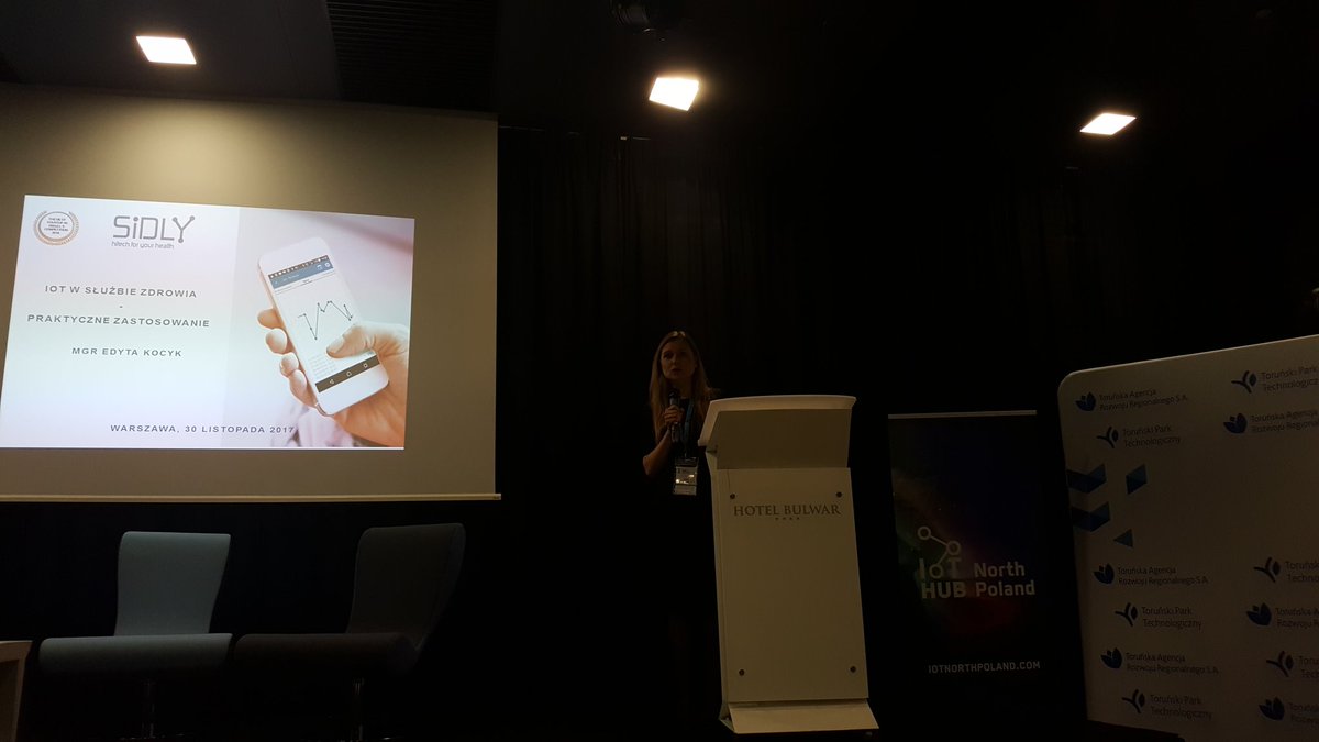 Zastosowania #IoT  w medycynie. Na scenie CEO <a href="/SiDLY_Care/">SiDLY</a> Edyta Kocyk. #medtech #Telemedicine