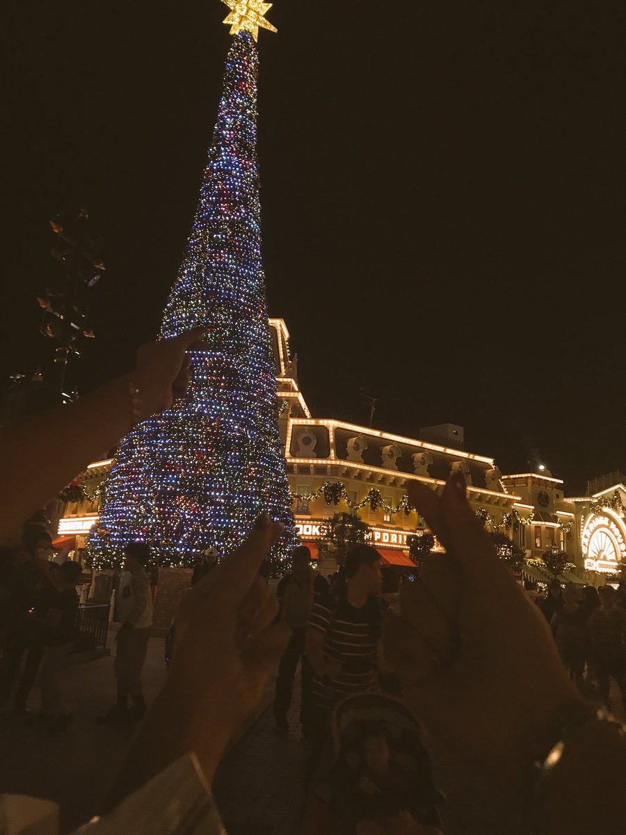 yug97xking's tweet photo. Day-2 #WipsLostinHKwithRitDayCouple https://t.co/iEsgZfBGpZ