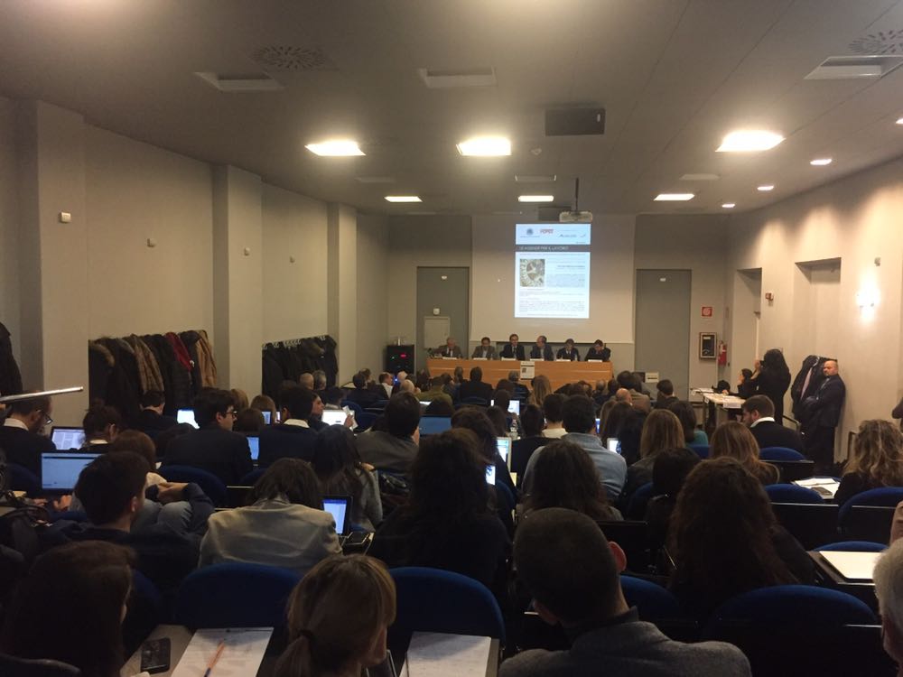 Agostino_DiMaio's tweet photo. Chiusa mattinata di confronto interessante su #Skills40 @UniBergamo con @adaptland.Dopo 20 anni siamo pronti per ragionare su una nuova “legge Treu 4.0” per i lavoratori della Gig economy. Le #ApL e @assolavoro sono al servizio e al lavoro per una nuova fase costituente. https://t.co/BMyN0cGyGf