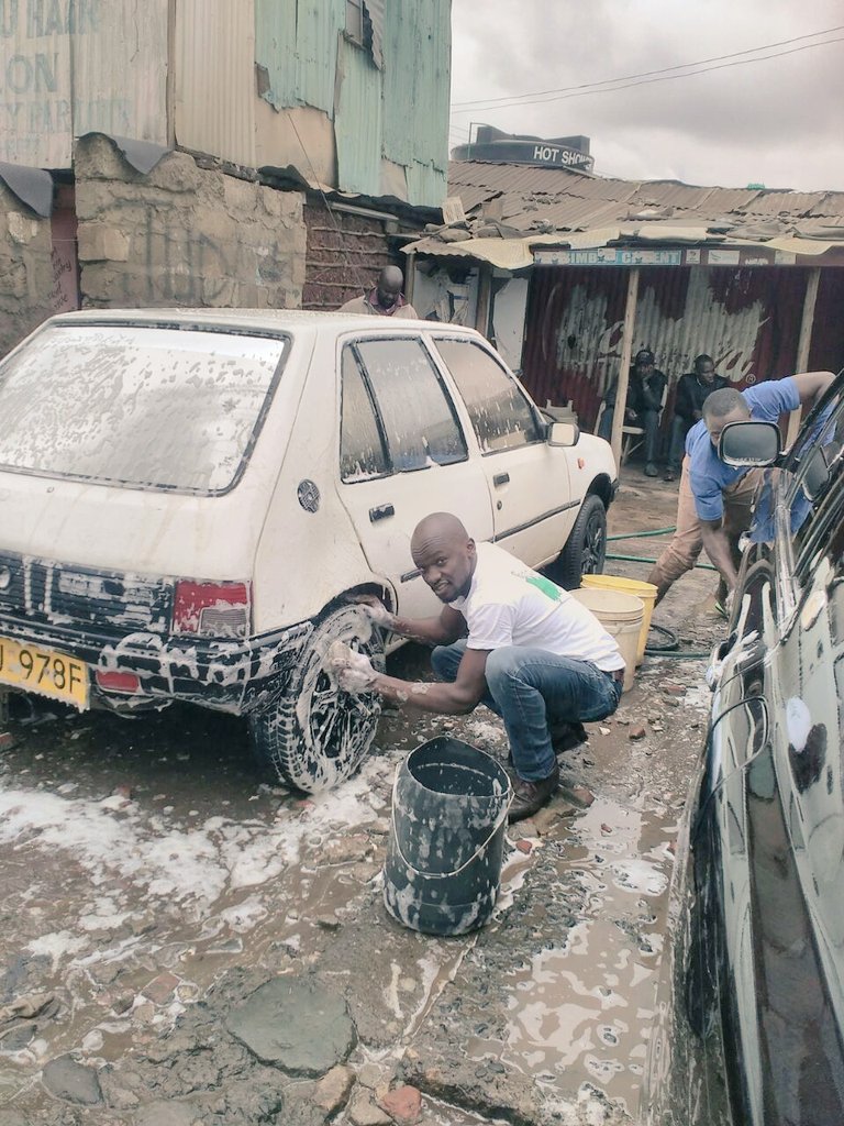 wangechichomba's tweet photo. And those cars got cleaned....
#givingback #GivingTuesday #GivingTuesday2017 #backtothecommunity
@GardenofhopeFdn
@GivingTues
@GivingTuesdayKe
@EAAG_Africa https://t.co/jdOPyV1rHq