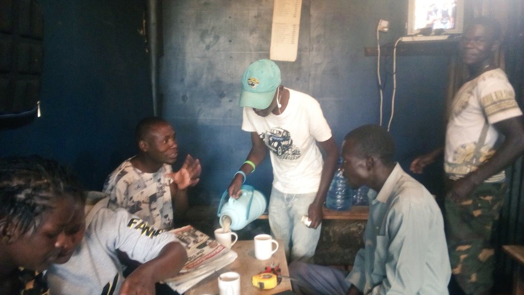 wangechichomba's tweet photo. Helping in the vibanda has never felt this good
#backtothecommunity
#givingback
#GivingTuesday
#GivingTuesday2017
@GardenofhopeFdn
@GivingTues @GivingTuesdayKe @EAAG_Africa https://t.co/D3FpPhx1Wv