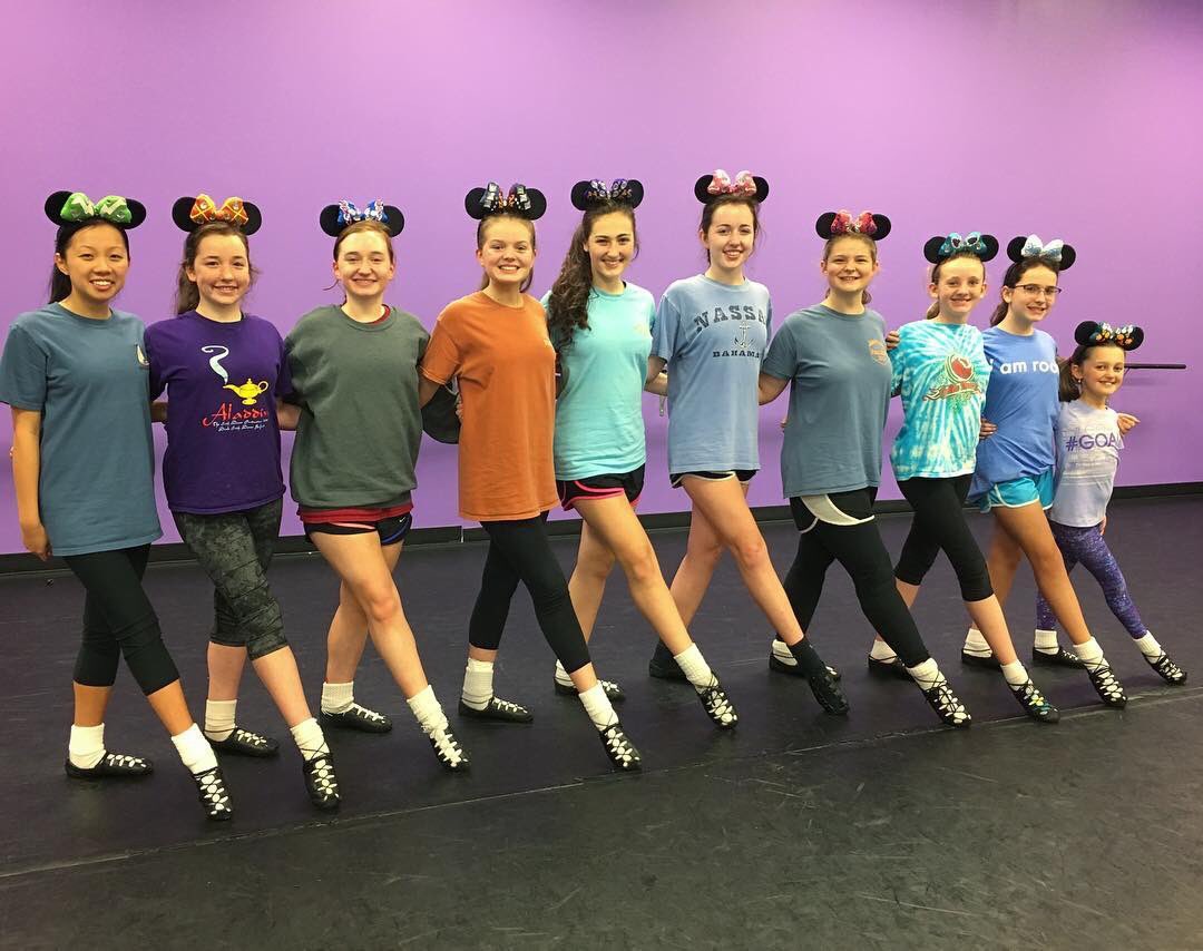 chipvanalstyne's tweet photo. Best of luck to @grace_van_a and the rest of the @DrakeIrishDance family at #sro2017 in @citybeautiful (Orlando) this weekend #drakebuford @idtanasr #MinnieEars #Oireachtas #ThatsFuntoSay https://t.co/NKgJsmfu8c