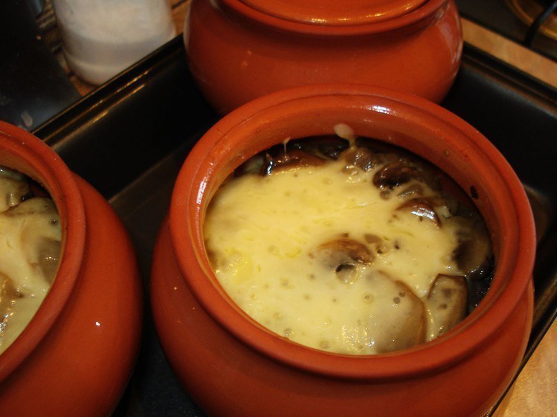 Recipes__Online's tweet photo. Meat in a clay pot with potatoes and cheese: https://t.co/m8vKrZwbTO https://t.co/IAdZzEFNpZ