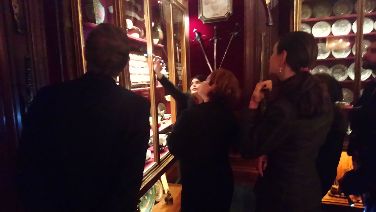 JNI_Instit's tweet photo. Visite privée du cabinet des curiosités de l'Hôtel Salomon de Rothschild en présence de quelques invités privilégiés. #JNI2017 https://t.co/SJr0DhMHi3