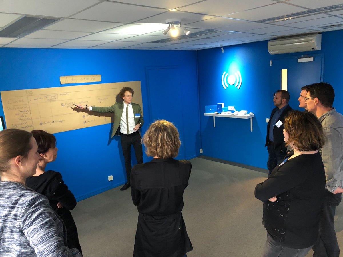 focuscura's tweet photo. Interactief en inspirerend! 25 zorginnovators van verschillende zorgorganisaties deelden vandaag hun kennis en ervaring tijdens de #cContact sharing session ‘Behind the screens’, aan elkaar én aan ons. Een middag waarin we samen contact met de zorg gemakkelijk maakten. #FCsharing https://t.co/RXoHFXRPvu