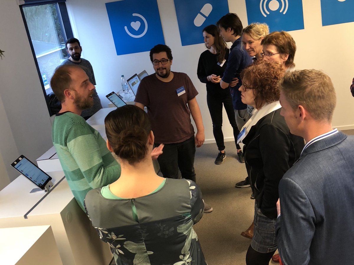 focuscura's tweet photo. Interactief en inspirerend! 25 zorginnovators van verschillende zorgorganisaties deelden vandaag hun kennis en ervaring tijdens de #cContact sharing session ‘Behind the screens’, aan elkaar én aan ons. Een middag waarin we samen contact met de zorg gemakkelijk maakten. #FCsharing https://t.co/RXoHFXRPvu