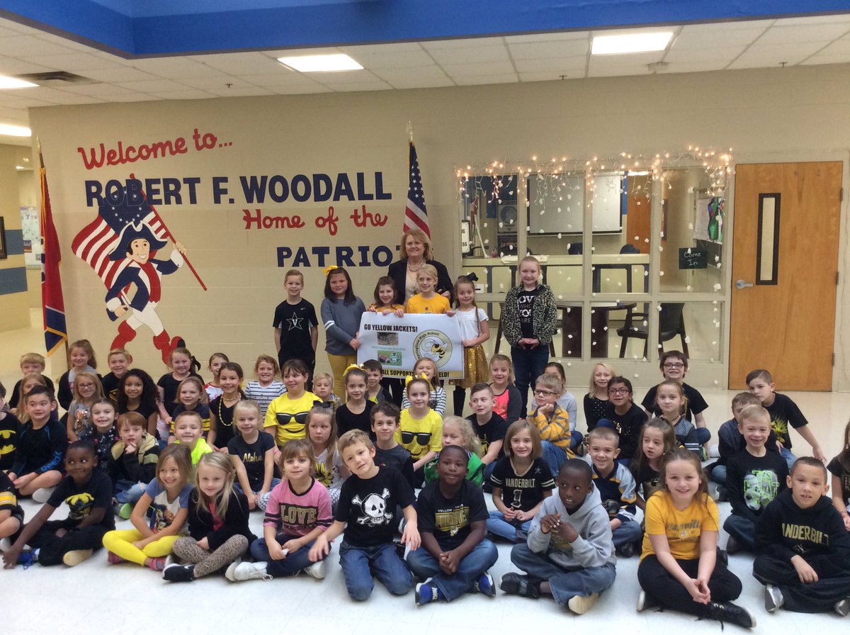 WoodallPatriots's tweet photo. Lots of Robertson County pride! Good luck SHS! #WEAreRCSTN @RobCoSchools @dustinw45 https://t.co/kZpqcudtTS