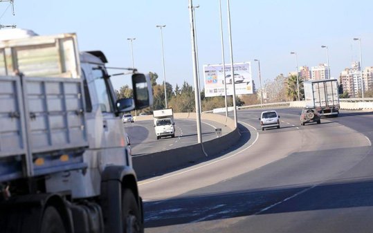 GlobalportsAr's tweet photo. prolongación de la Autopista Buenos Aires - La Plata genera una gran expectativa en el Puerto La Plata https://t.co/LPNgTvsdDo https://t.co/Lrs22JKaQQ