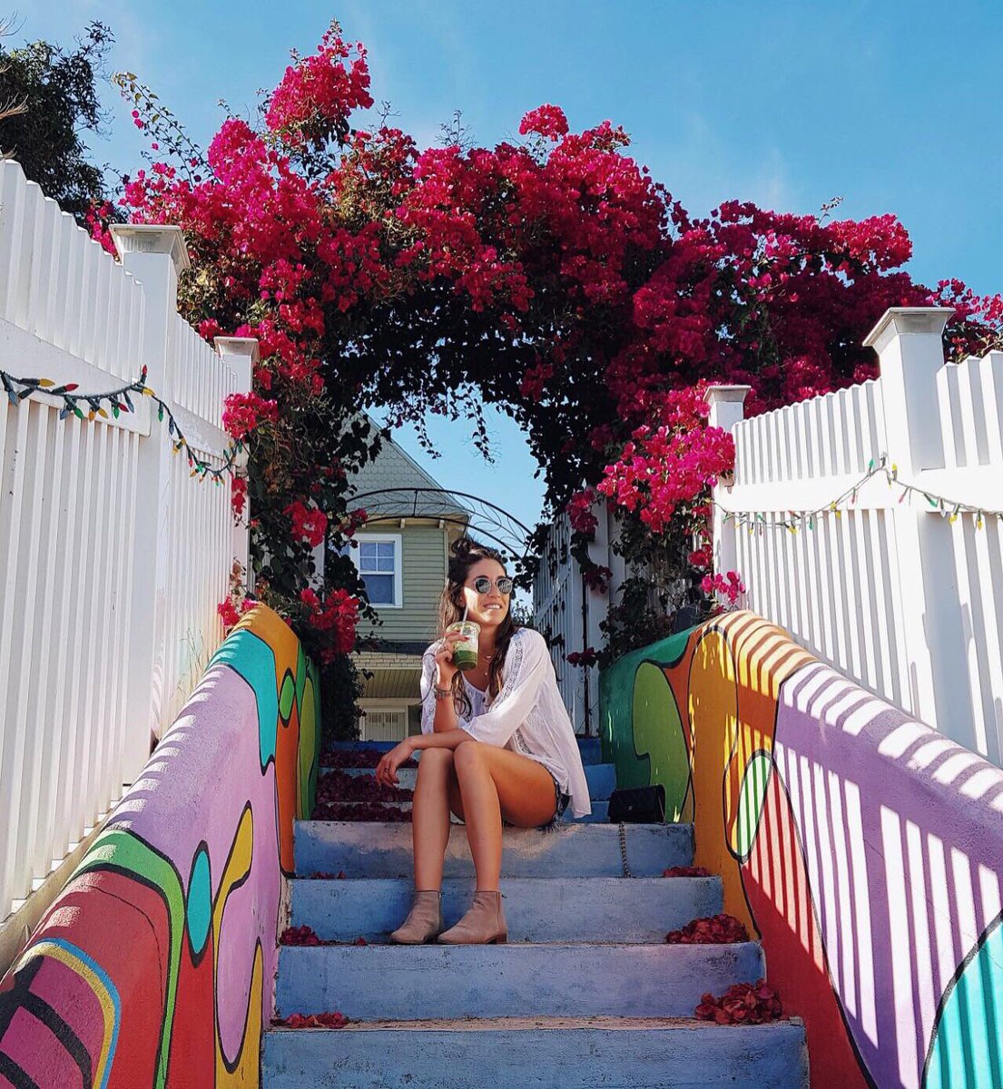 Hanging out...#silverlake #LA #coloursallaround 🌺🎨✌🏼