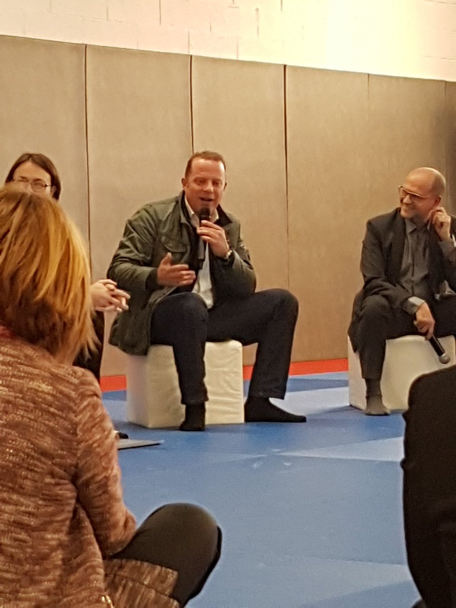 ChriSEOCook's tweet photo. #THFS17 Le digital au service de l'hôpital @stef_soto "Il y a des leviers de croissance formidables" https://t.co/Q3NgVpPbqq