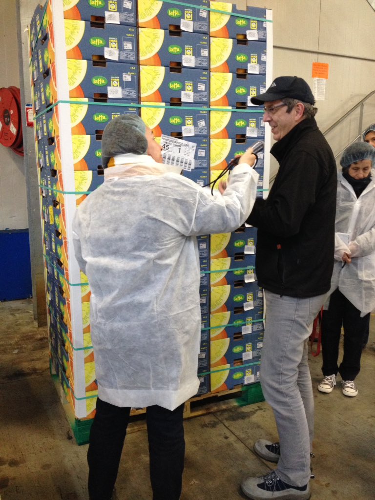 MelanieM_Com's tweet photo. Le voyage de presse sur l'#importation continue chez #AZFrance à #Cavaillon ! Ici zoom sur les #agrumes 🍊🍋 @FruitsLegumesFR @ClaireBouc https://t.co/Pwl12sorCz