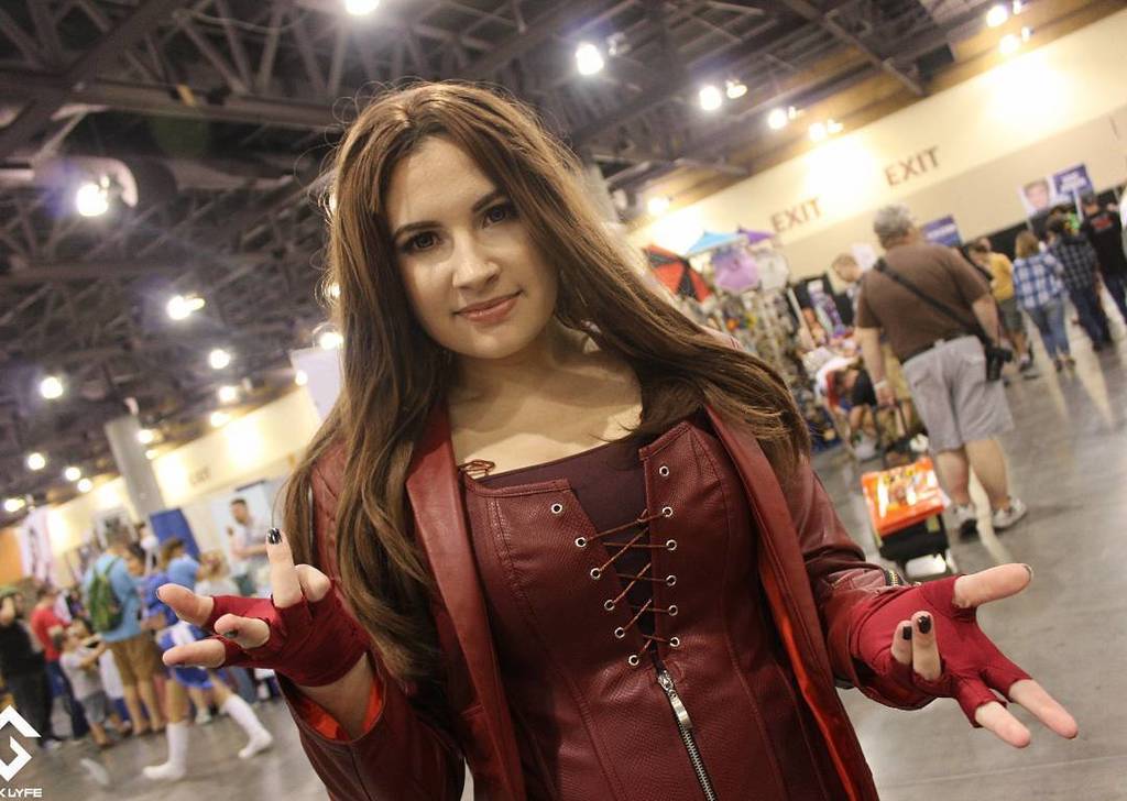 That_DeAngelo's tweet photo. #cosplay photo of the day! @lvckydiamond came to #fanfest17 in her dope #ScarletWitch cosplay from the #Marvel films!
#fanfest #Fanfest2017 #phoenixcomicon #Phxcc #Azcosplay #COSPLAYER #cosplayersofinstagram #Xmen https://t.co/byMIXu0RkJ https://t.co/xKIAZSS7uS