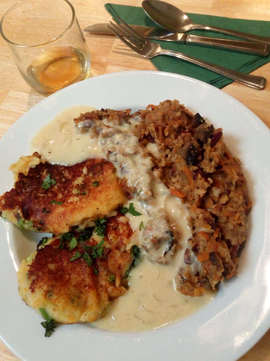 rivergreenvegan's tweet photo. Happy St Andrews day! Fancy some vegan haggis? #StAndrews #vegan #haggis #clapshot #whisky #scotch https://t.co/4spqNb4ZHH