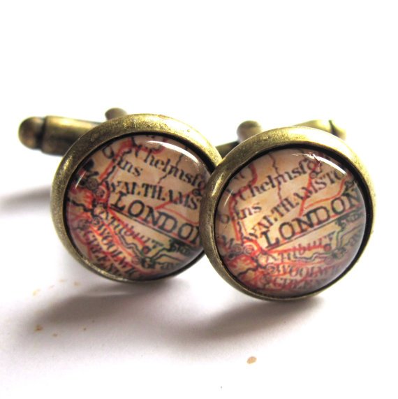 GimmeThatThing's tweet photo. London Map Cufflinks in brass n glass https://t.co/u9F6XpvGf0 @Etsy #giftsforhim #giftsformen #jewellery #Cufflinks #London #giftidea https://t.co/gNSohFoHBA