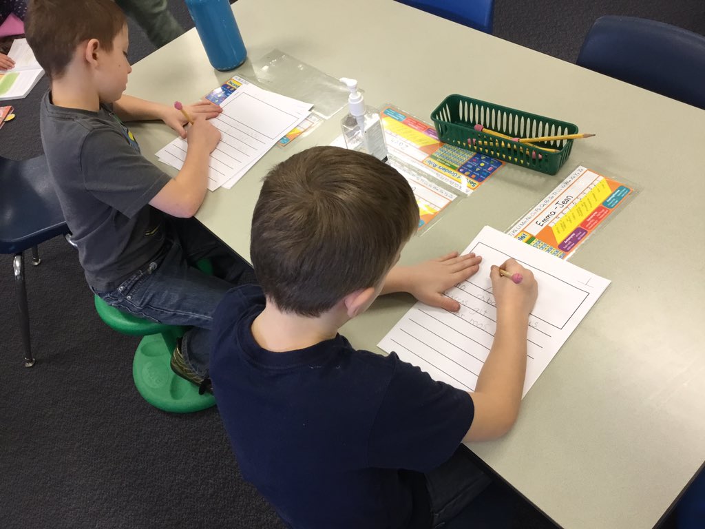 MsWarrensClass's tweet photo. Today we looked at informational texts as writers. What techniques can we try in our own writing? @PPSPanda #ppsvt https://t.co/lLKtCvPNgp