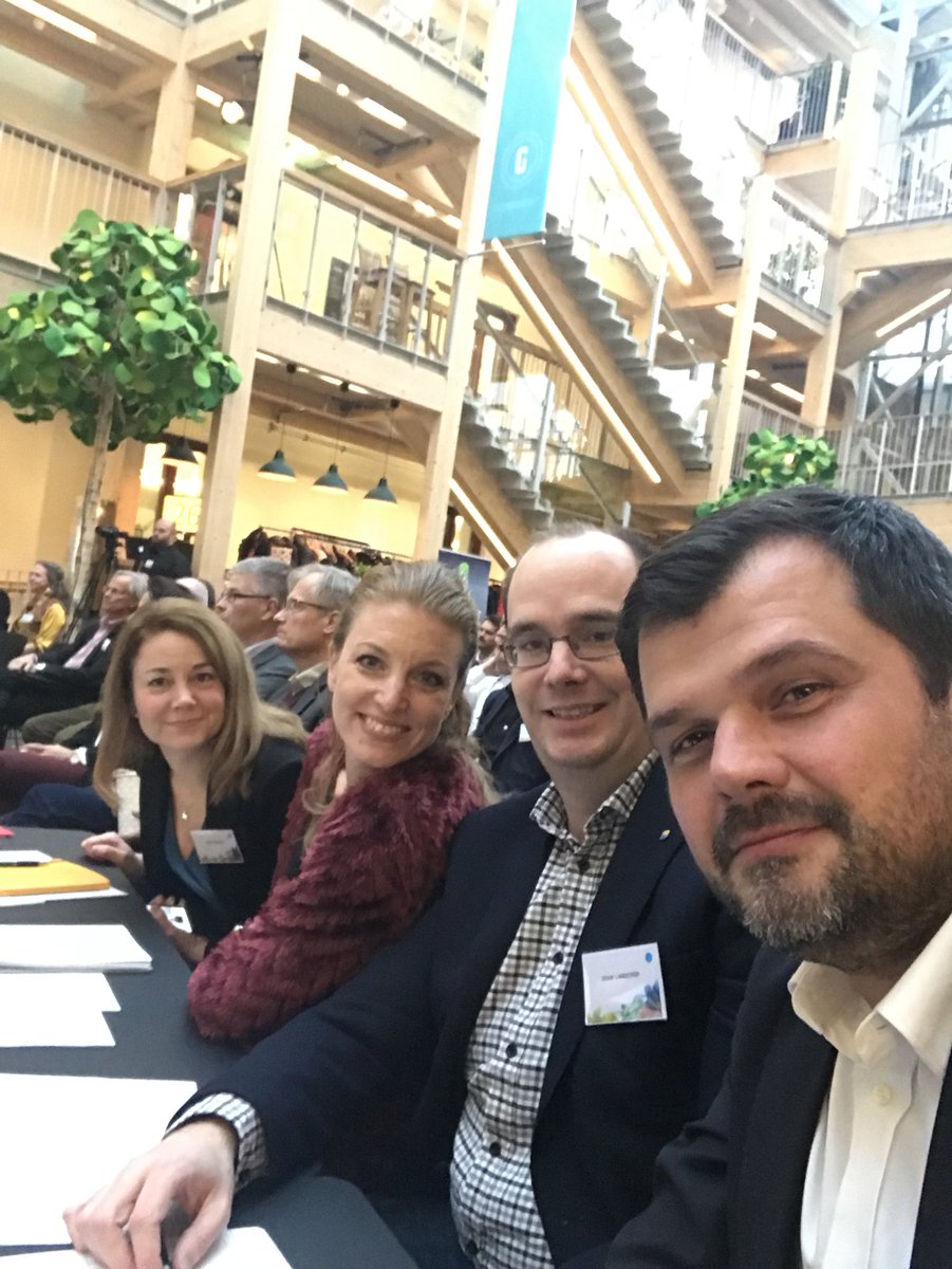 OliverDogo's tweet photo. Glad och förväntansfull jury inför pitchtävlingen på #bizmakerday https://t.co/6tijZOnA1f