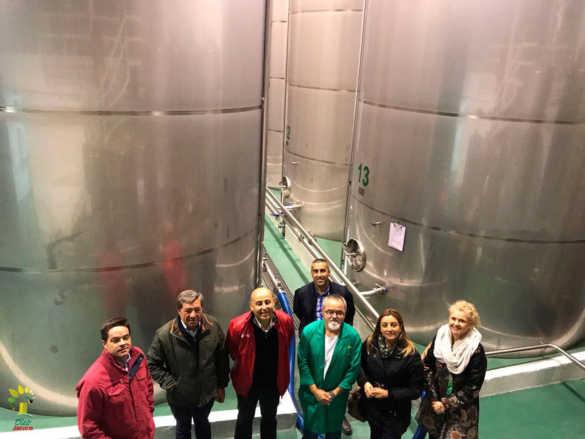 oleojarico's tweet photo. Visita institucional a los viveros y semilleros de olivos del grupo de empresas familiar #Jarico que cierra el ciclo de la producción de #AOVE en #HuércalOvera cc @saboresalmeria @AyHuercalOvera @dipalme_almeria #NuevaCampaña #OleoJarico https://t.co/a8ksvl3kns