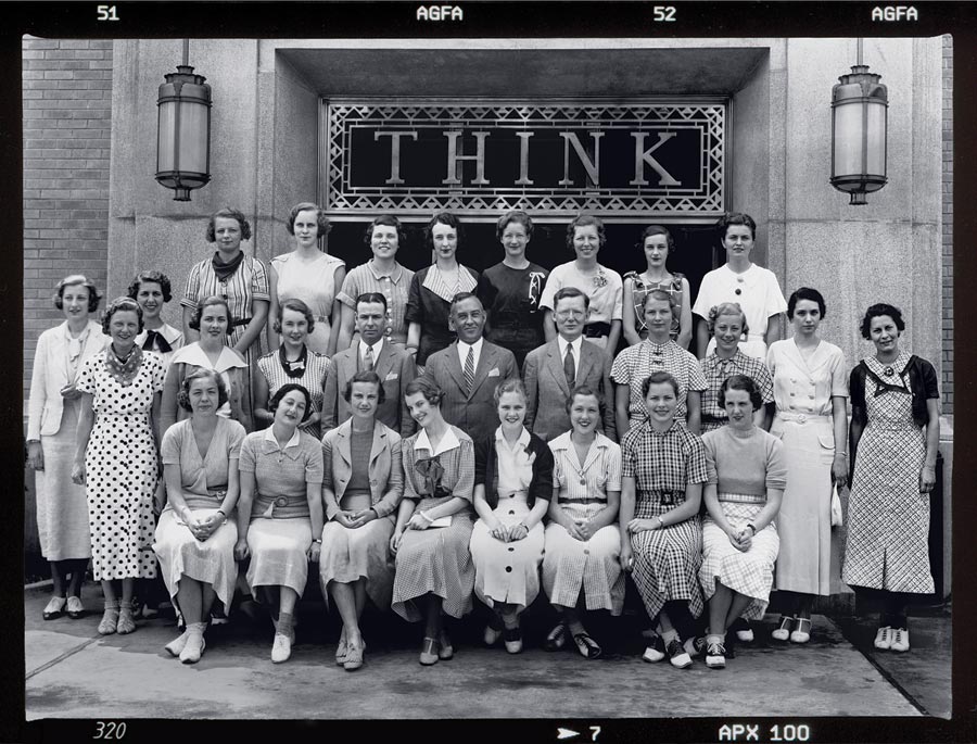 Decollanz's tweet photo. Bilanciare gli impegni tra #professione e #famiglia, anche in questo #IBM ha sempre messo l'#Etica al servizio dell'#Innovazione. #DigitalTransformation #TrueInnovator https://t.co/5tHZpxVpjw https://t.co/jz8o4WvSOx