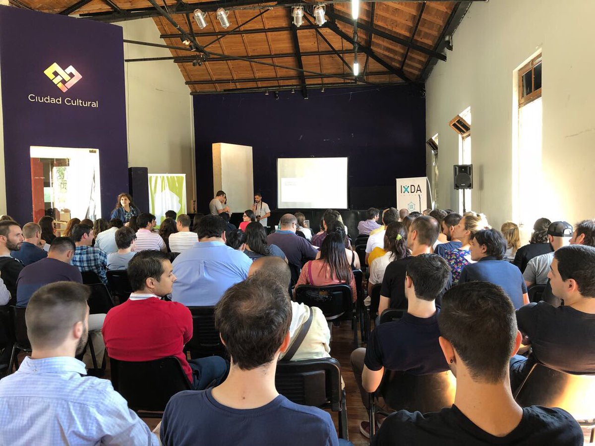 BuenosAires_LAB's tweet photo. A sala llena comienza la Introducción a #ExperienciaDeUsuario en Políticas Publicas junto a @ixdalaplata para conocer el valor del diseño en el desarrollo de dispositivos públicos. https://t.co/eaVSoTMWCp