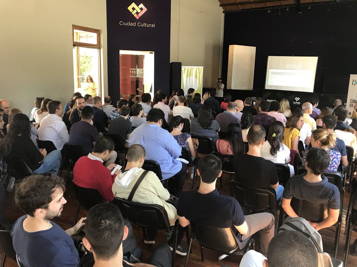 BuenosAires_LAB's tweet photo. A sala llena comienza la Introducción a #ExperienciaDeUsuario en Políticas Publicas junto a @ixdalaplata para conocer el valor del diseño en el desarrollo de dispositivos públicos. https://t.co/eaVSoTMWCp