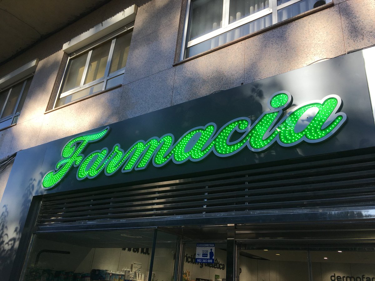 LedOnRotulacion's tweet photo. Luminoso e Ponferrada. Caligrafía en circuito impreso. “ arte moderno “ https://t.co/Atw6vsovRM