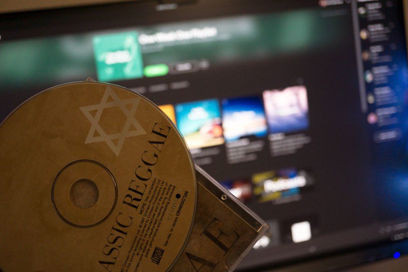 WC_Headlines's tweet photo. Buying music vs. streaming: what you need to know https://t.co/59yfYBKP1k https://t.co/nufRJWhSgY