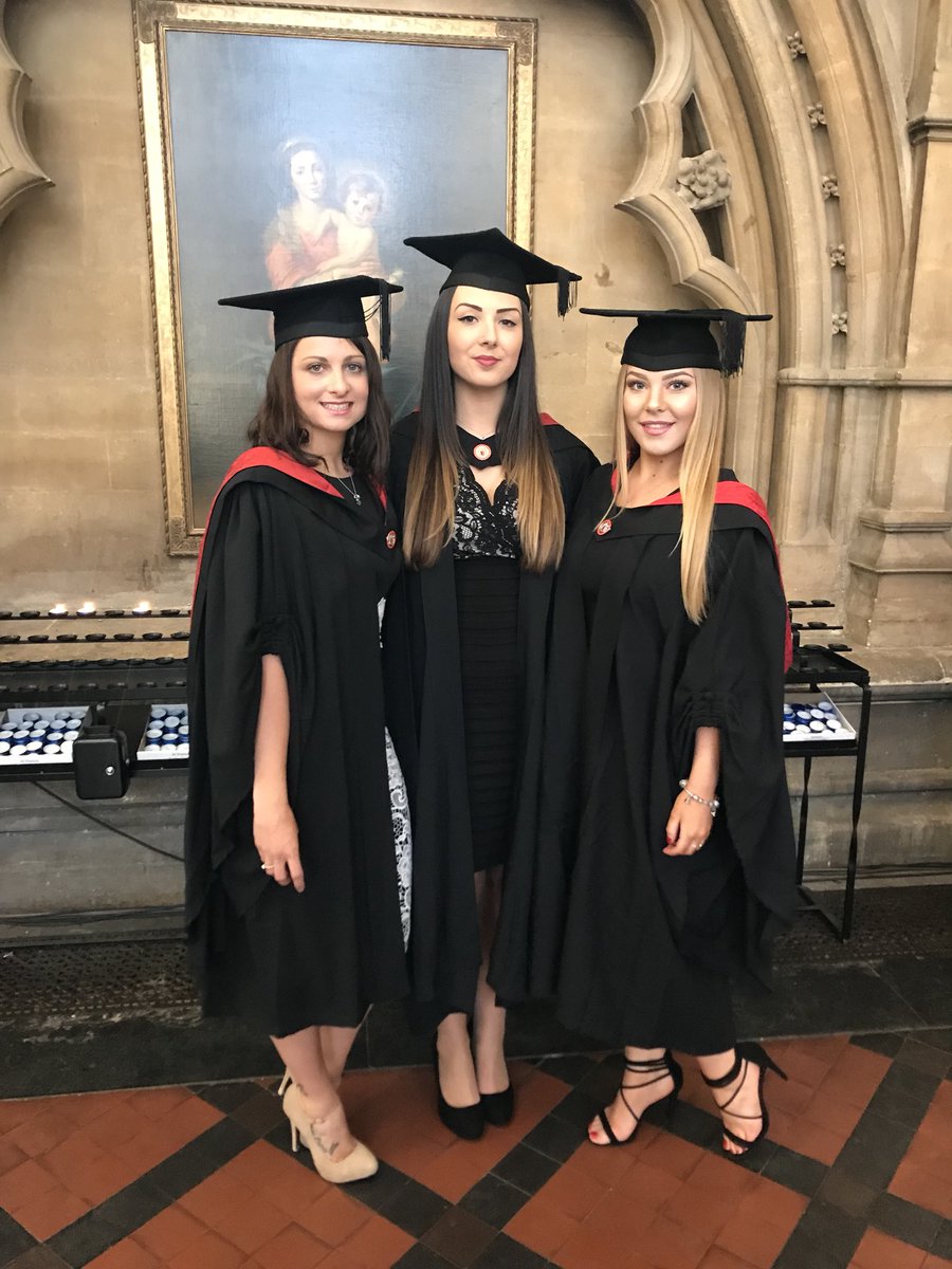 mariaperrettxx's tweet photo. #uwegraduation https://t.co/H59Ni5jjI5