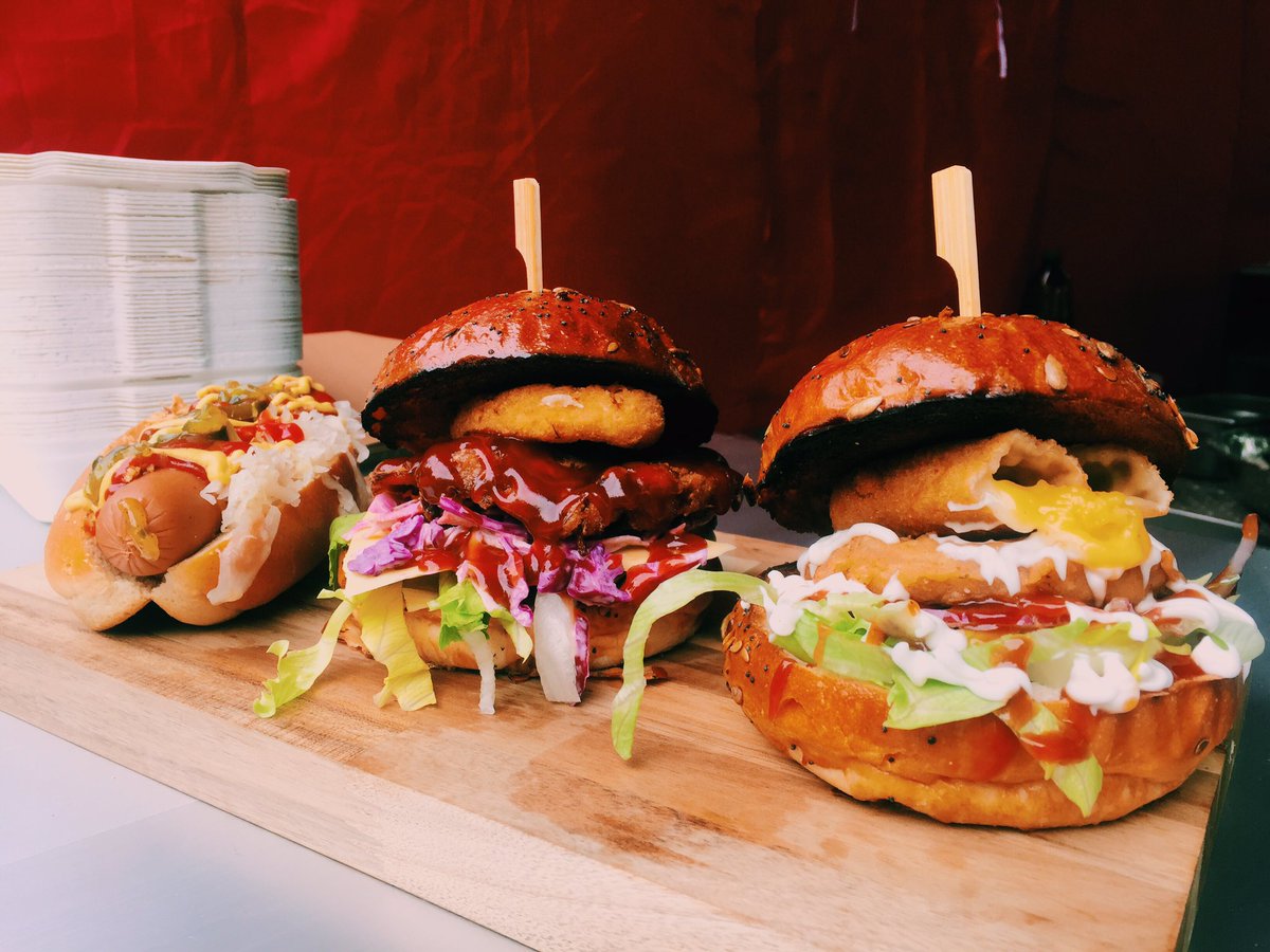 Hello #Vegans! We've got <a href="/pigoutuk/">PIG OUT</a>  nxt week Tottenham Social! 
They will be back in the kitchen with all the VEGAN FAST FOOD 
7-9 Dec / Food 6-10pm / Bar 5-11pm
Bookings via tottenhamsocial@gmail.com
facebook.com/events/1378828…