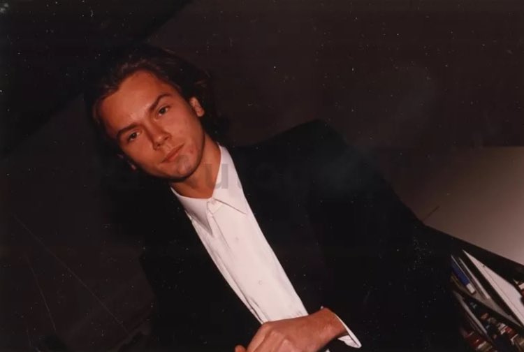 rivahphnx's tweet photo. river phoenix at the dw griffith awards before his acceptance for his performance in running on empty, 1989. https://t.co/PL9aKN892w