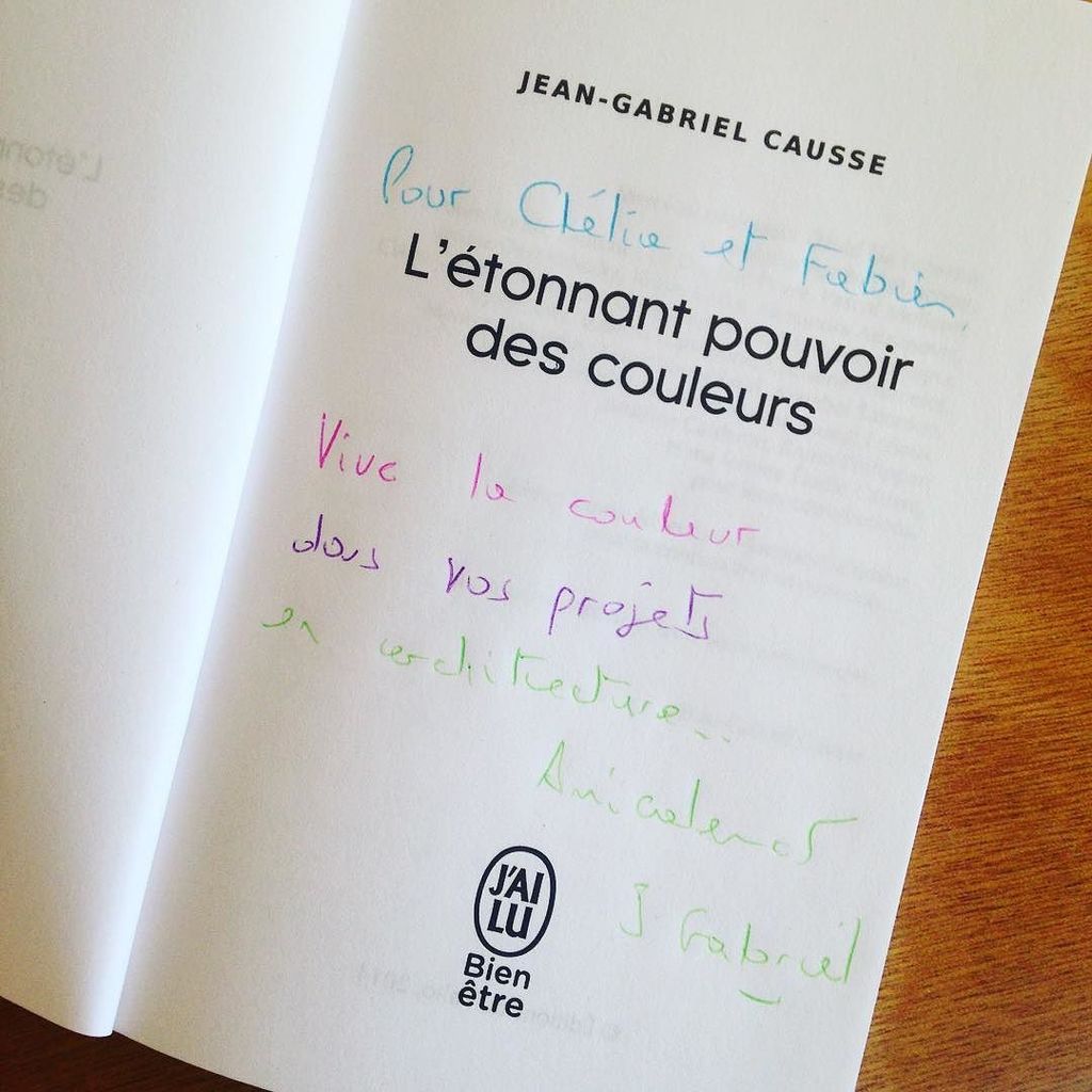 Mind_Archi's tweet photo. Merci @jeangabrielcausse pour cette dédicace de L'étonnant pouvoir des couleurs au salon @architect_at_work ! Ce livre est très enrichissant et rempli d'anecdotes amusantes. Il nous sera d'une grande utilité pour nos futurs projets où nous n'hésiterons p… https://t.co/h71z4z1iVB https://t.co/QU6cwSXQ9Y