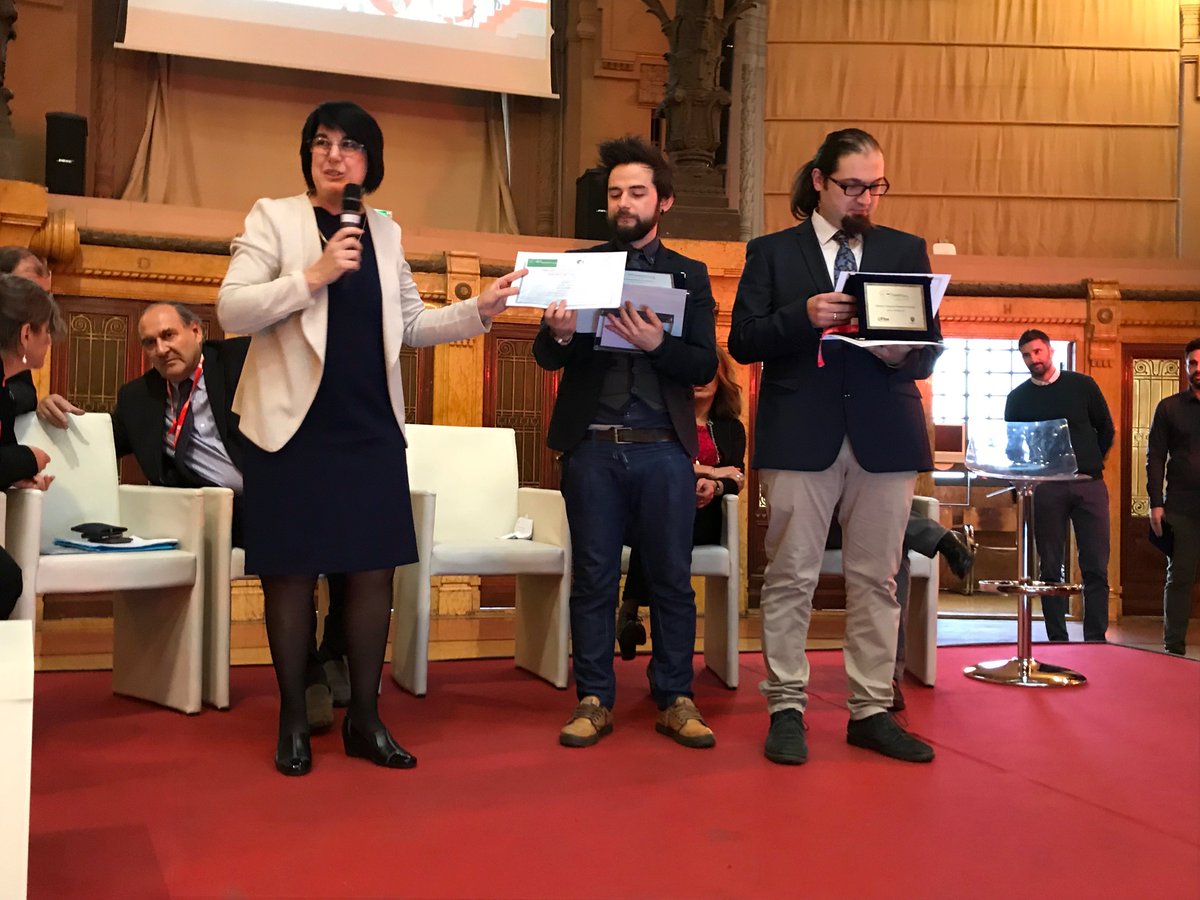 cnr_scitec's tweet photo. Tra poco #livestreaming Premio Nazionale Innovazione 2017 @PNICube https://t.co/S24hX6RbRd
Idee e progetti #innovativi si sfideranno
Ci auguriamo k venga apprezzata l'idea da noi premiata @Genova: #Eco2Logic #Inbocca@lupo! 
Anke @ #humanavox
@ETICLAB https://t.co/4r1XrsLG8S