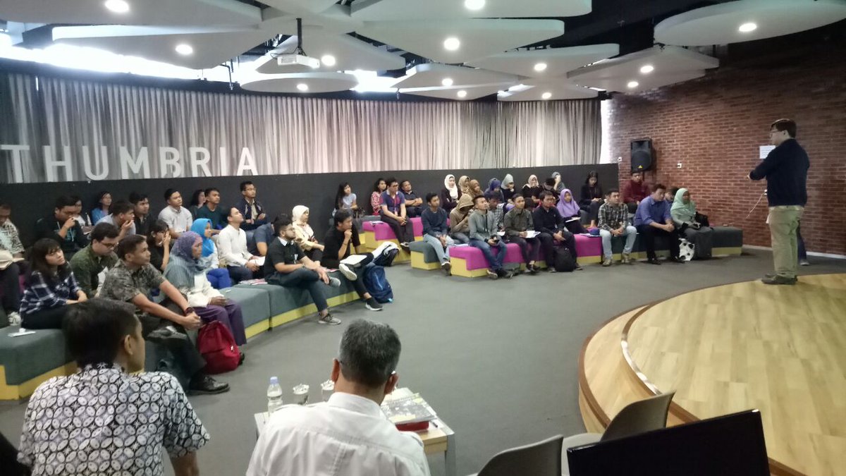 the_marketeers's tweet image. Berkat teknologi, dunia yang tadinya vertikal, eksklusif, dan individual berubah menjadi semakin horizontal, inklusif dan sosial. Konsep pemasaran lama bisa jadi tak lagi sesuai dengan kondisi konsumen saat ini. 

#CMClub