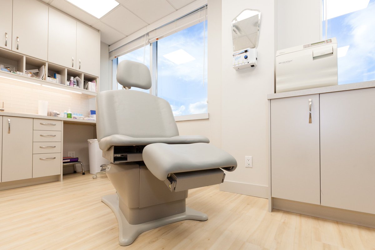 j_akermandesign's tweet photo. One of Ever Young Dermatology’s treatment rooms -- modern, clean, and calm
#dermatology #clinicdesign #medicalofficedesign #officedesign #spa #EverYoungDermatology #JeanAkermanDesign https://t.co/0cdKXbqI7L