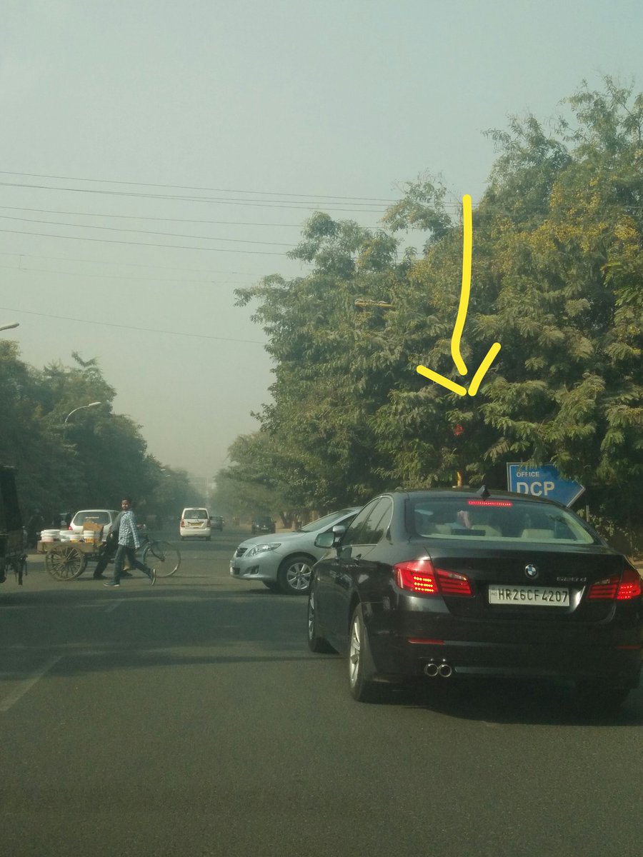 Sho_bagal's tweet photo. @gurgaonpolice This traffic light when coming from Golf Course road towards Iffco is barely visible. Please have it correctly placed or get the branches trimmed. Thanks! https://t.co/4LWNX7RBX0