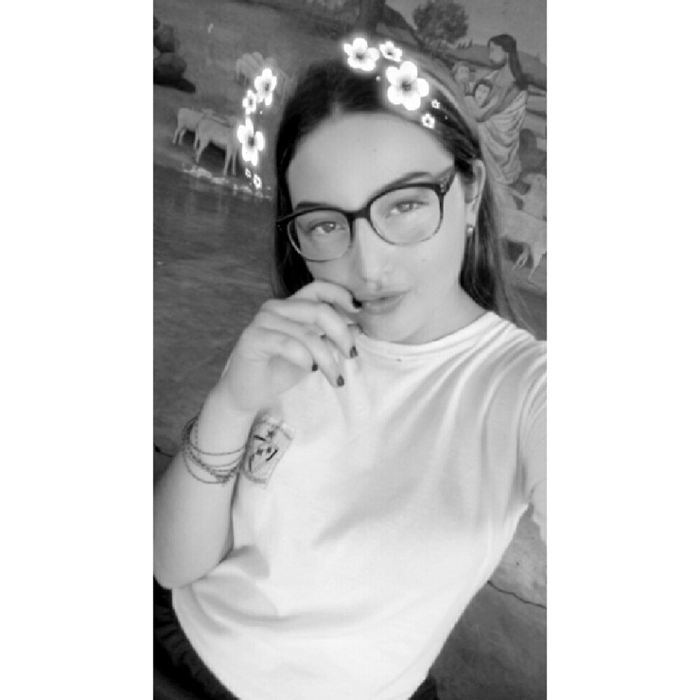 isemelyR's tweet photo. #NuevaFotoDePerfil https://t.co/KqPKMka8N8