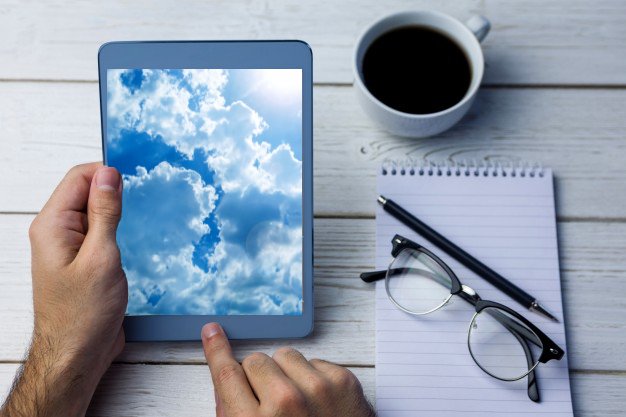 UseItCloud's tweet photo. #UseItCloud, l'outil indispensable pour réduire la complexité du #multicloud : Sélectionner les fournisseurs cibles, créer ses propres templates, déployer ses applications en quelques clics, assurer le suivi de consommation et le reporting -  https://t.co/5ThXLudgcm https://t.co/H3m6XSz62J