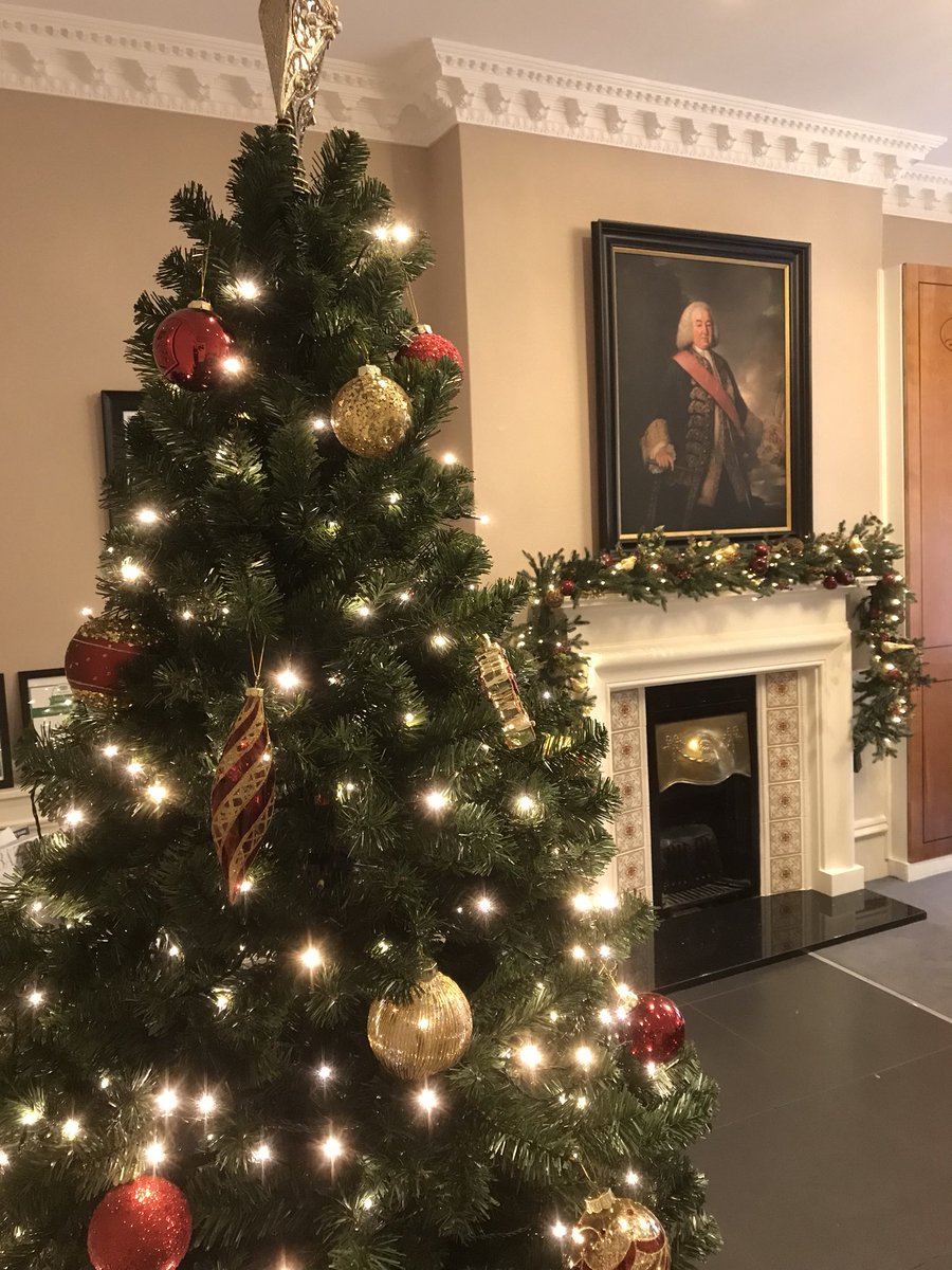 MansleyApts's tweet photo. It’s beginning to look a lot like Christmas at 1 The Mansions @MansleyGroup #officedecorations https://t.co/MfGUFQNQQU