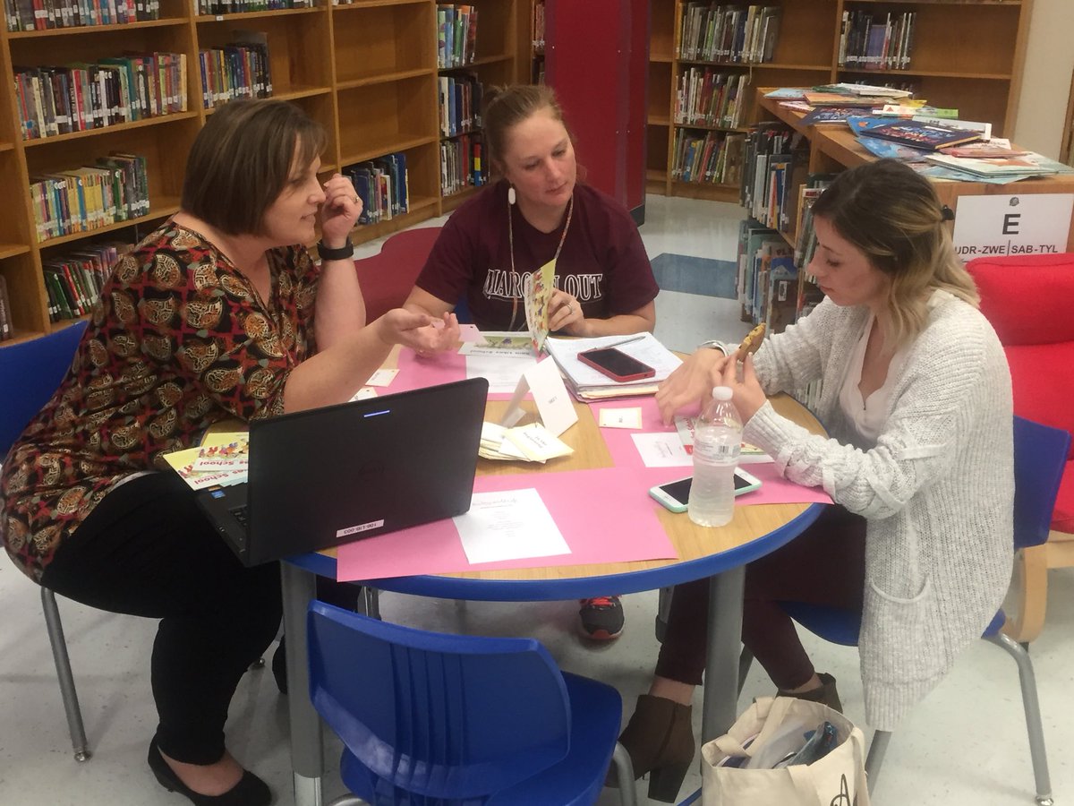 KerriSands's tweet photo. Teachers teaching colleagues! #preparingFor BISDfuturegrads @RERockets https://t.co/SjVGY1iBvM