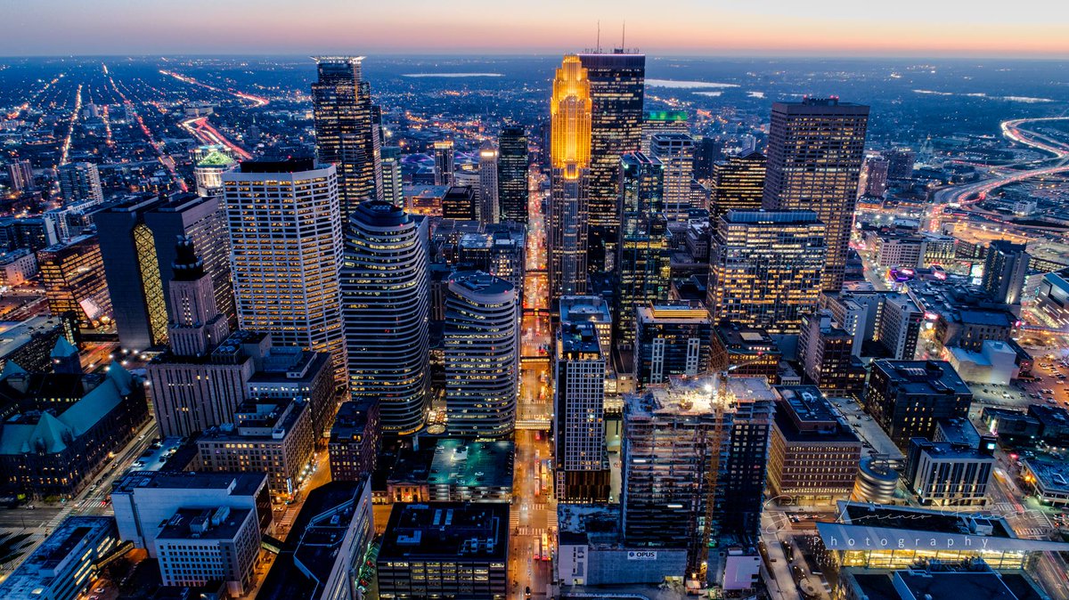 RadissonRed's tweet photo. An iconic city skyline and the best places to see it, we ask our favorite local photographers to share their most-loved views of Minneapolis: https://t.co/rPbUTEaw21 @radissonredmpls https://t.co/ZqzmpqrfxD