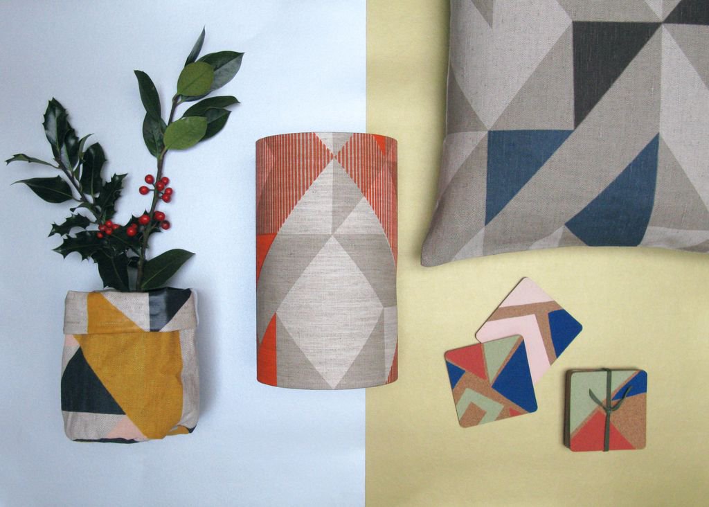 tamasyngambell's tweet photo. Here is our "Home" gift guide, featuring lovely homewares for spaces that wish for an injection of colour and pattern, including our hand-printed cork coaster sets which are now available online #christmas #giftguide #home #decor #interiordesign #lighting #cushion #softpot https://t.co/6z1hI3o6yC