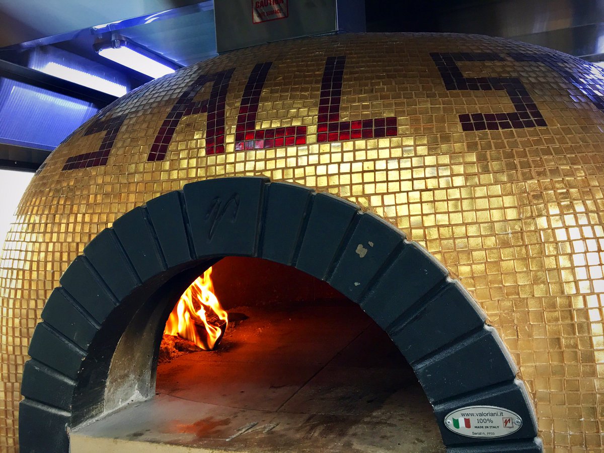 Are you a beer fan? We are coming to #brueryterreux. so get ready to have some awesome #NeapolitanPizzas with great beer on hand with our #MusicEnabled #flamesallstars #Foodtruck. #OCEvents #BeerTasting #BeerLife #BeerBrewing #PizzawithBeer #sourbeer #wildbeer #ocbeer #craftbeer