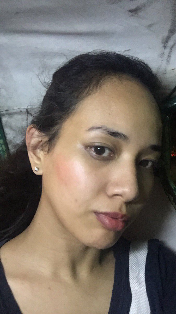 Amigagwapa's tweet photo. Hoping that my future is as bright as  kuya trike driver’s light kanina.... 

#FluorescentLamp #selfie #Fluoreselfie #TrikeRide #WeRide https://t.co/A1klN6R5W5