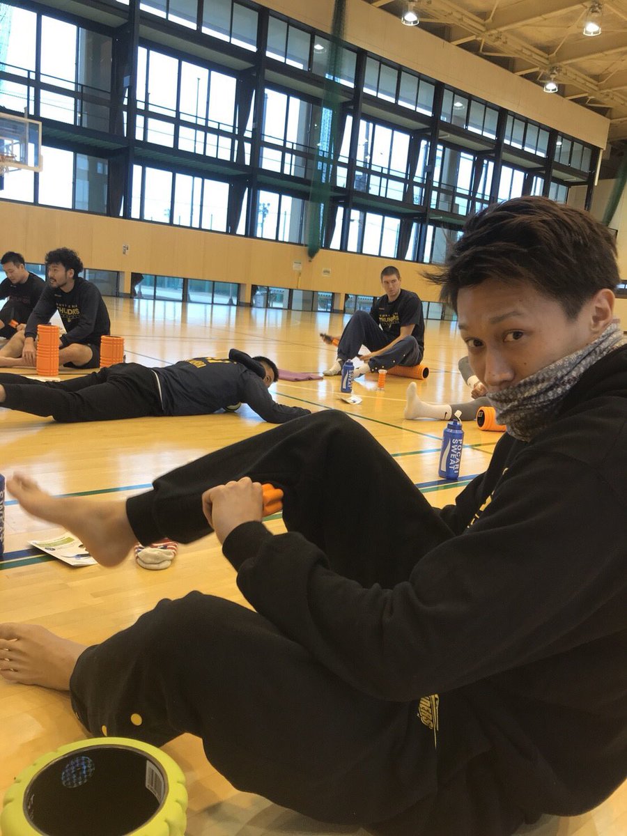 gunmacrane3ders's tweet photo. はい、カメラ目線～😂📷笑
いつもありがとうございます☺️👐

#群馬クレインサンダーズ
#Bリーグ
#Bleague
#MuellerJapan
#GridFoamRoller
#TRIGERPOINT https://t.co/MiZ05sMRt0