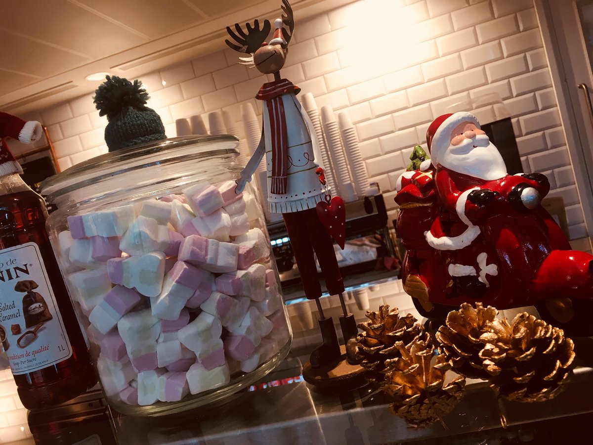 kellycuschieri's tweet photo. Crimbo fuel @Garage184SBR #dontMind #ifIdo @gwbramwell @BaxterStorey @rochegavin73 @EdWalker18 https://t.co/lcKUhKgnZz