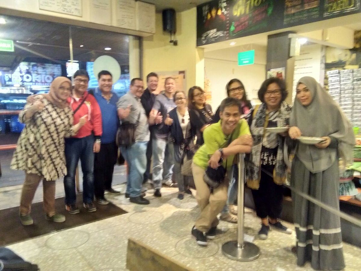 Makan lageee... (at <a href="/Warung_Misbar/">Warung Misbar</a> in Bandung, Jawa Barat) swarmapp.com/c/h09jzRbnLuC