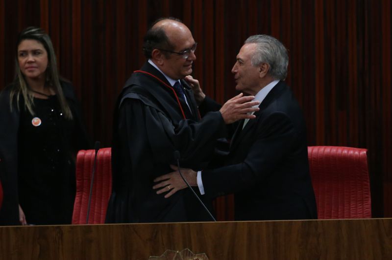 .@BlogDoPim: Temer, que tem Gilmar Mendes, não quer ficar nas mãos de Moro buff.ly/2Ar6yC3