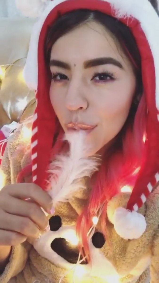 UpdatesLesslie's tweet image. "Que bella es la Navidad"😂
🎄🌠 @PPTeamLesslie 
#NavidadPolinesia
#Lesslie
#Polinesios 
#navidad